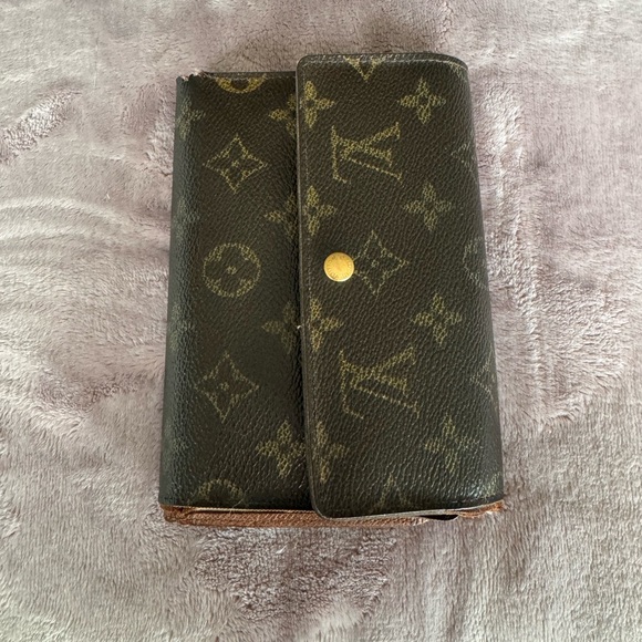 Louis Vuitton Wallet Authentic - Picture 7 of 8